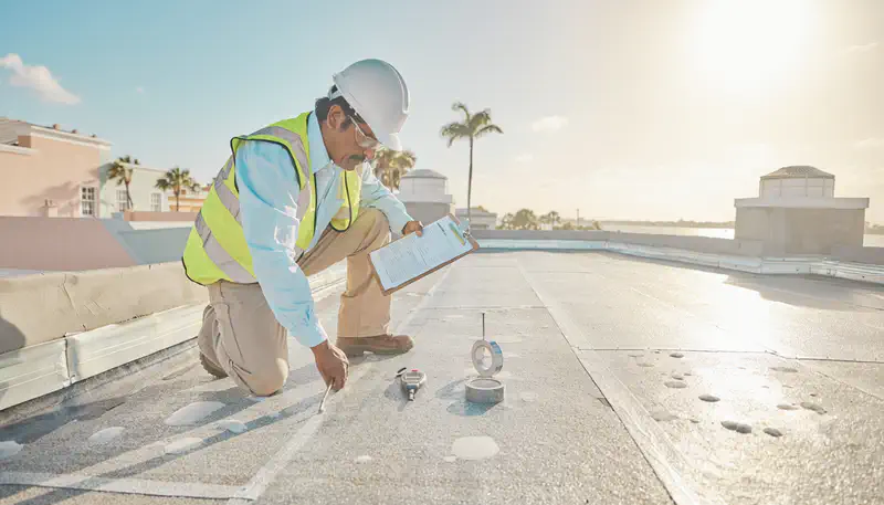 Commercial flat roof building in Sarasota, FL